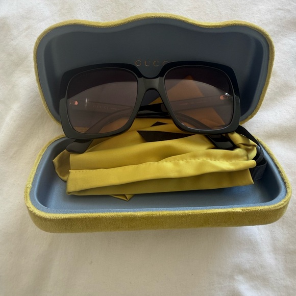 Gucci Black and pink Oversized Sunglasses with Crystal logo